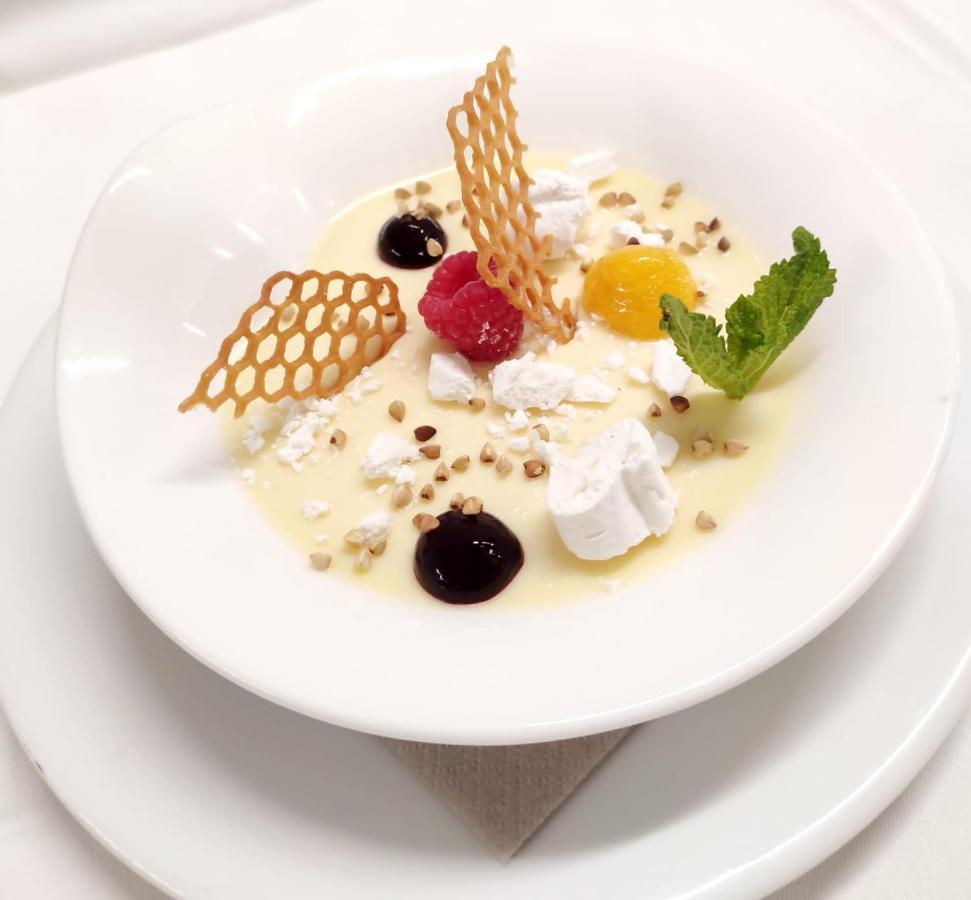 Hotel & Chalets Edelweiss Madonna  ภายนอก รูปภาพ