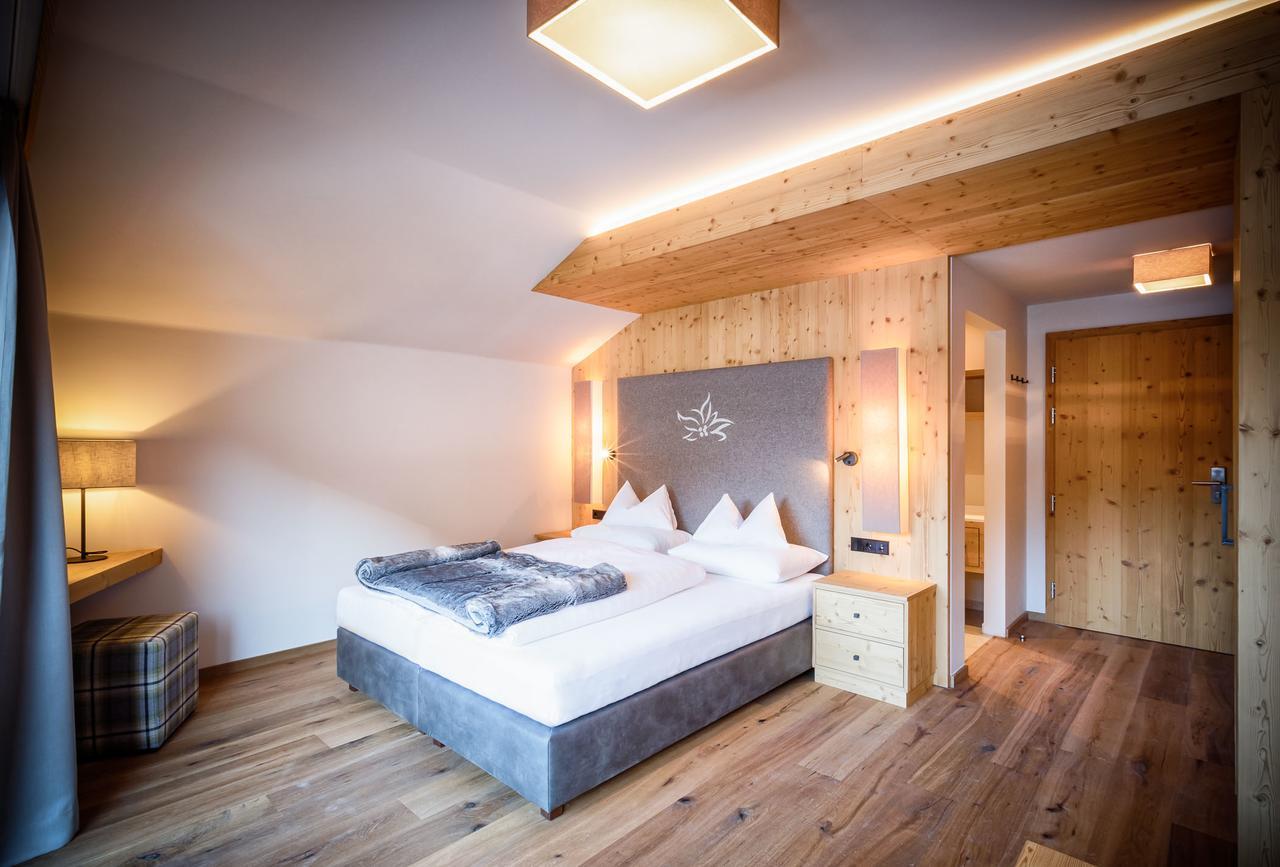 Hotel & Chalets Edelweiss Madonna  ภายนอก รูปภาพ