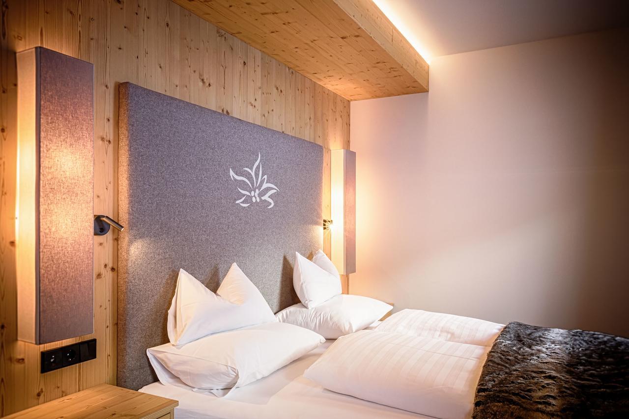Hotel & Chalets Edelweiss Madonna  ภายนอก รูปภาพ