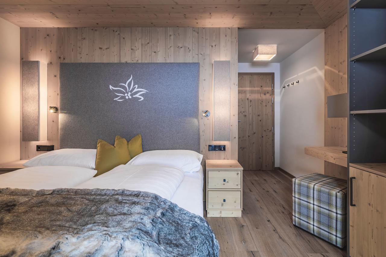 Hotel & Chalets Edelweiss Madonna  ภายนอก รูปภาพ