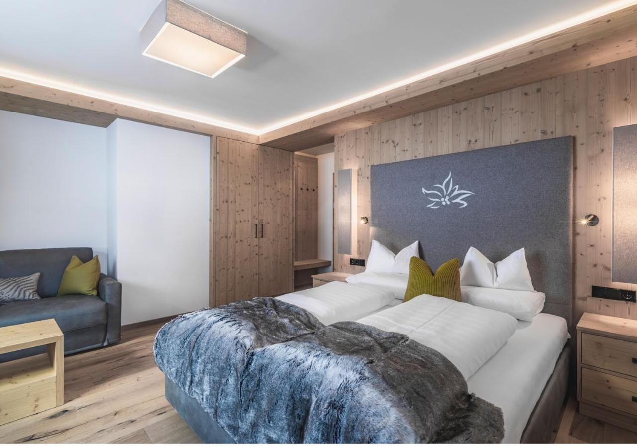 Hotel & Chalets Edelweiss Madonna  ภายนอก รูปภาพ